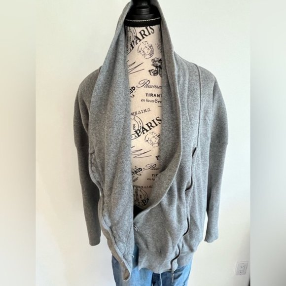 Monk & Lou diagonal zip sweater, size medium (0120) - Picture 4 of 10